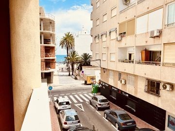 ¡Amplio apartamento en Torrevieja cerca de las playas!