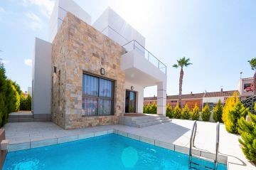 Modern villa in Los Alcázares