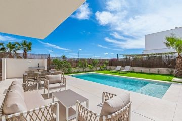 ¡VILLA EXCLUSIVA EN LOS MONTESINOS!